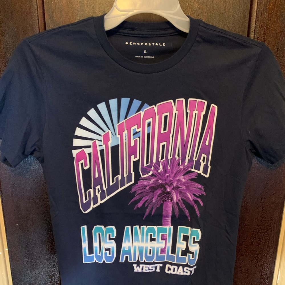 Aeropostale Tee- mens small